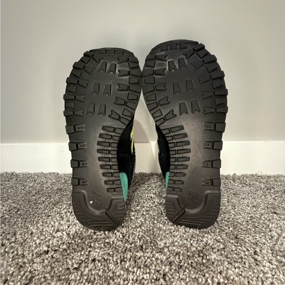 New Balance 574 Winter Trail Black Neon Yellow Women’s Size 8 WH574WA - Picture 4 of 8